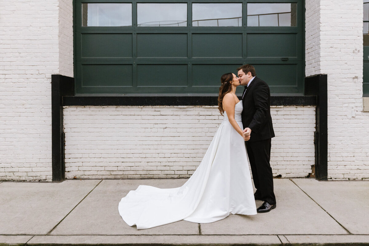 urban-row-photo-the-winslow-baltimore-wedding-28