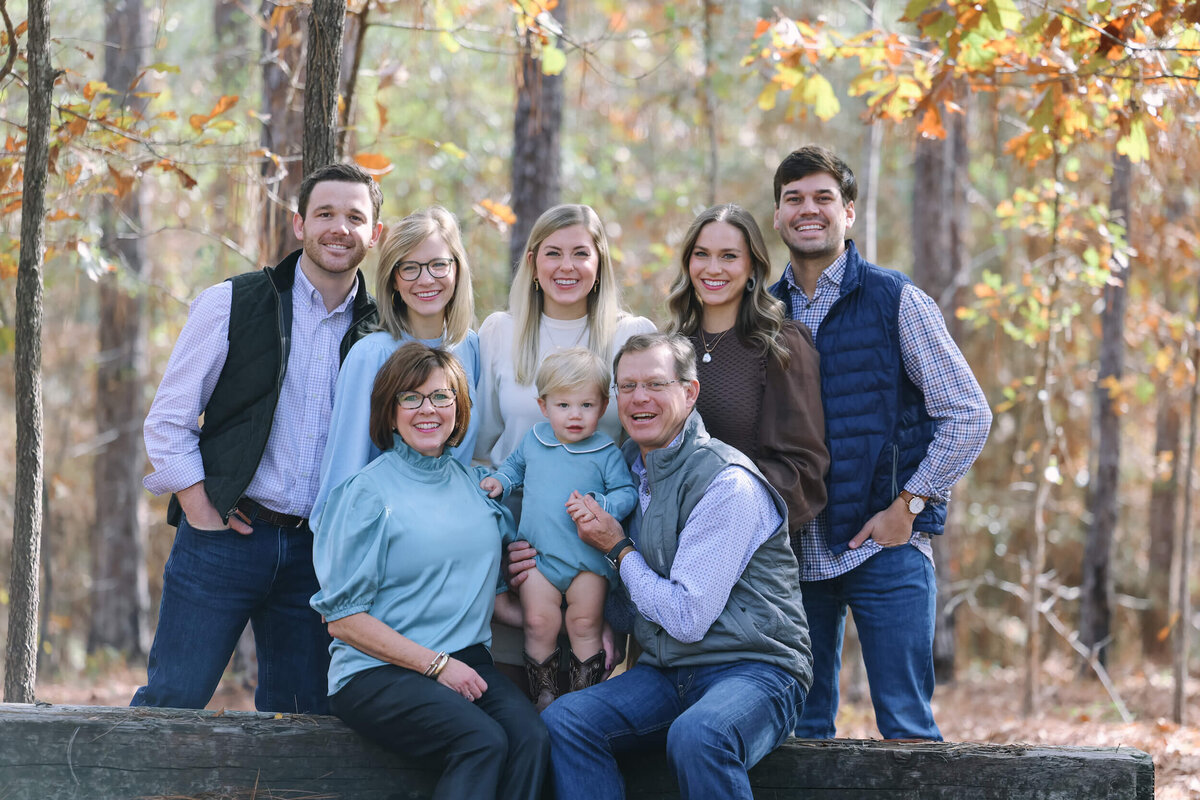family-posing-in-missouri-woods-4