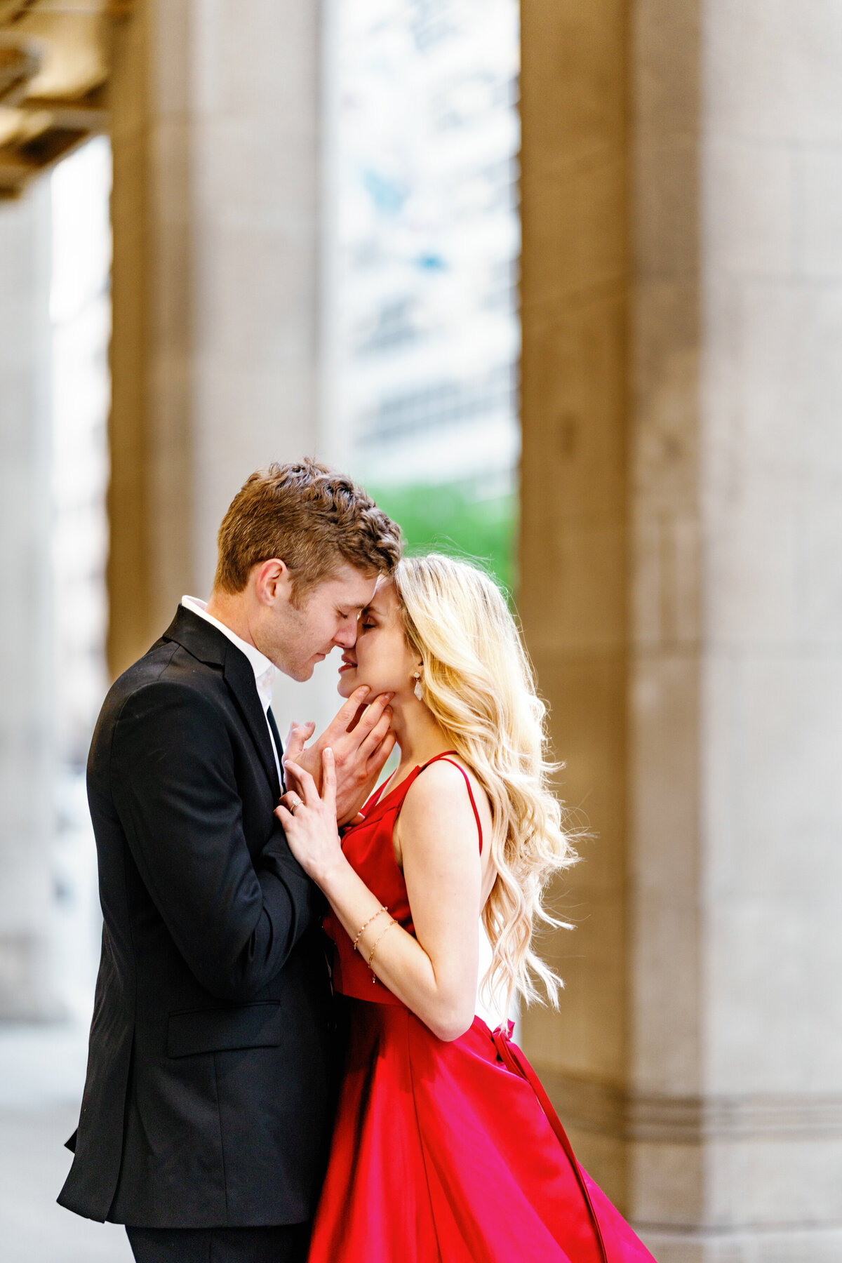 Aspen-Avenue-Chicago-Wedding-Photographer-Lyric-Opera-House-Elegant-Timeless-Classic-Luxury-Downtown-True-to-Color-Bold-Romantic-Chicago-Theater-Lurie-Garden-FAV-87