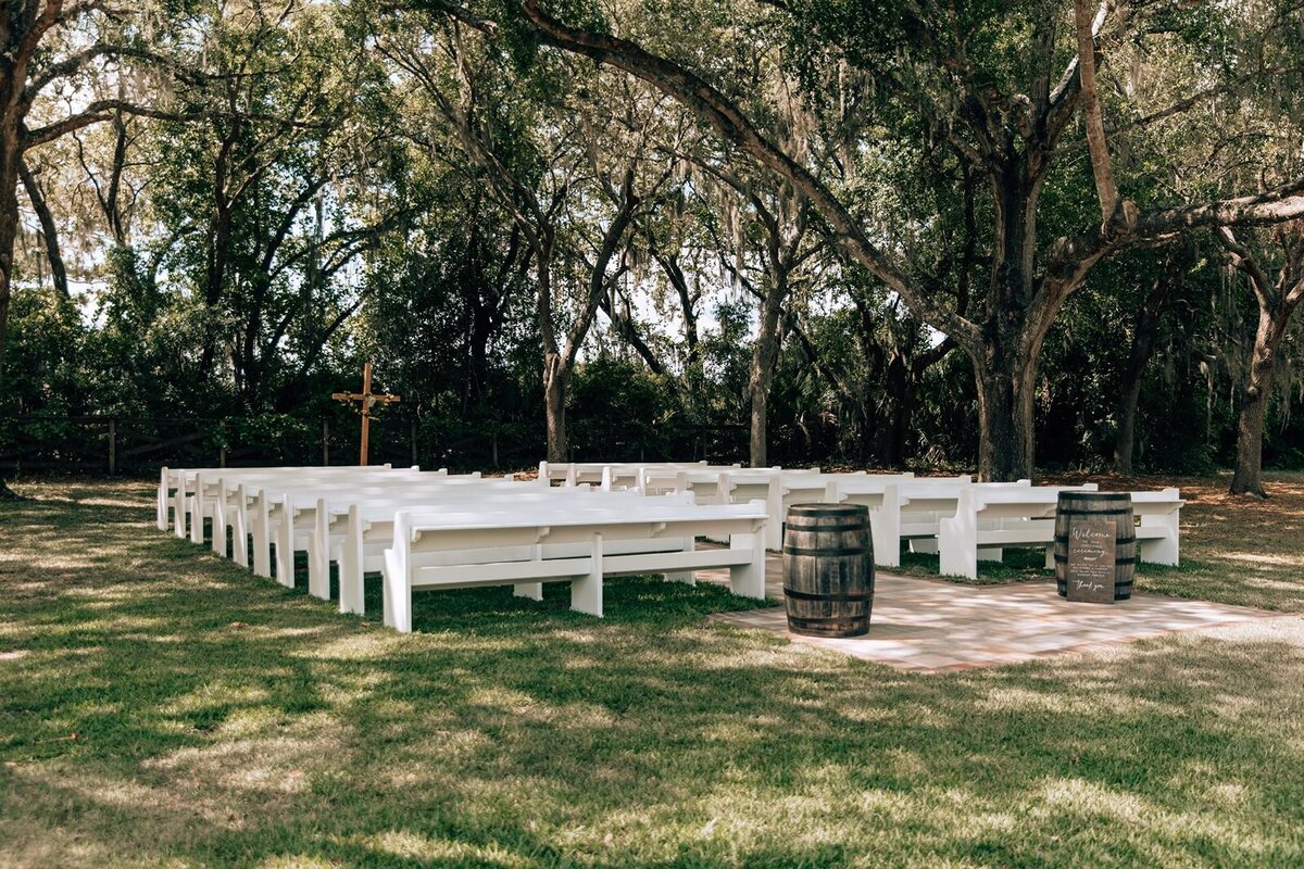 the farmhouse on 44 in eustis ceremony space under the trees