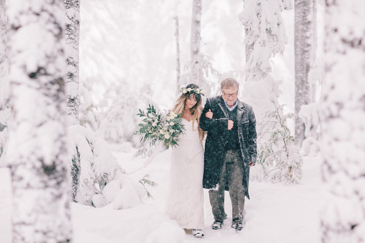 Winter Mount Hood Wedding, Rachel Howerton Photography (17)