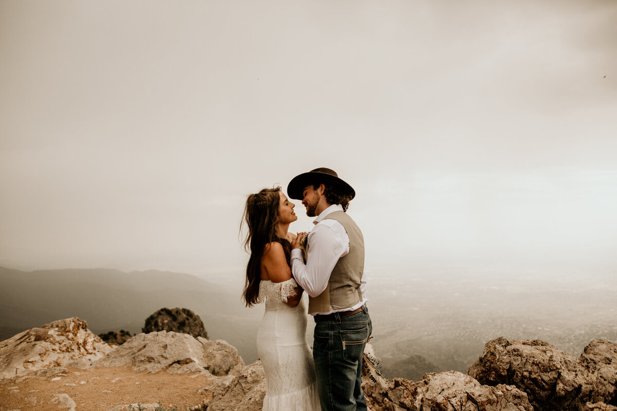 sandia-peak-foothill-elopement-new-mexico-16