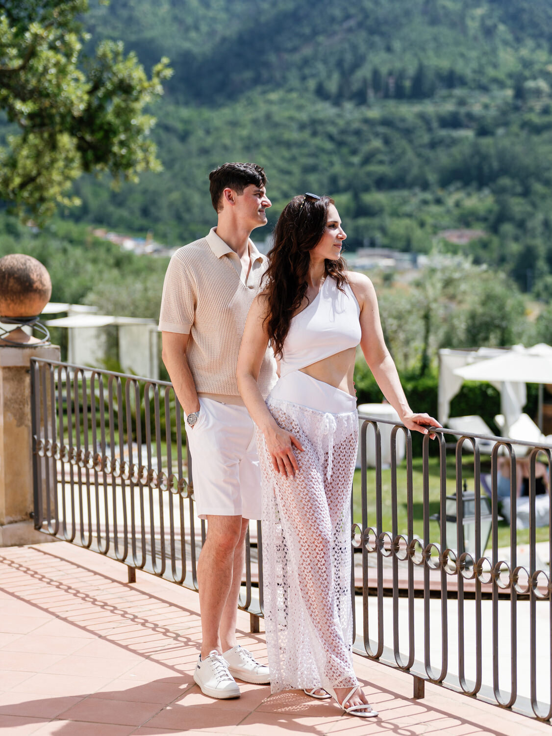 34-Sun-Kissed-Couple-Portrait-in-Tuscany