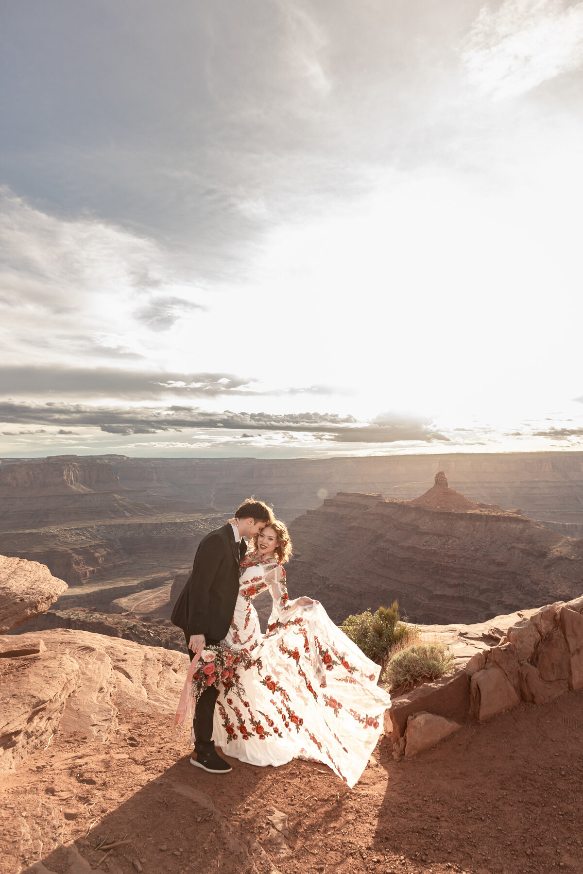 Elopement Photographer for Moab Utah Savvy Shoots