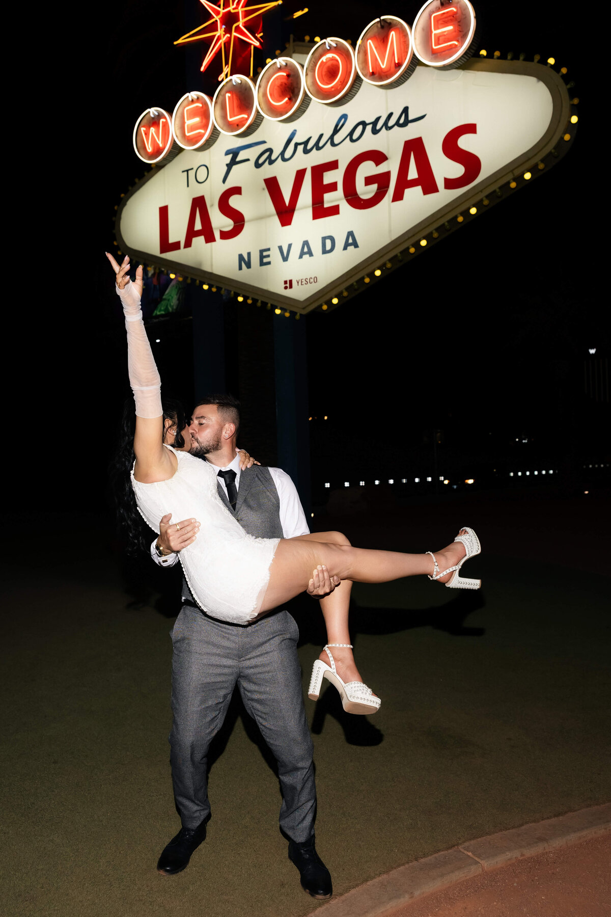 85riskyexposure_aimee-adrian_las-vegas-elopement-photography