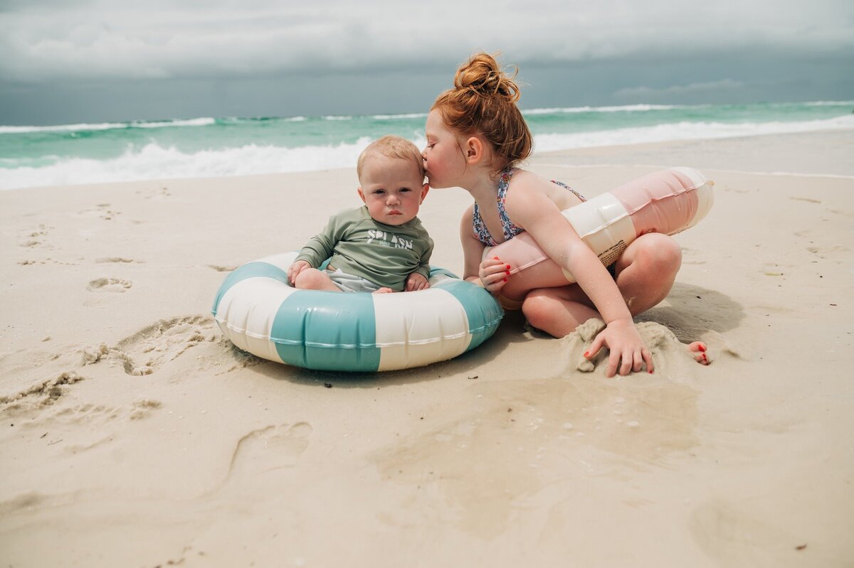 brother-sister-hugging-pensacola-beach