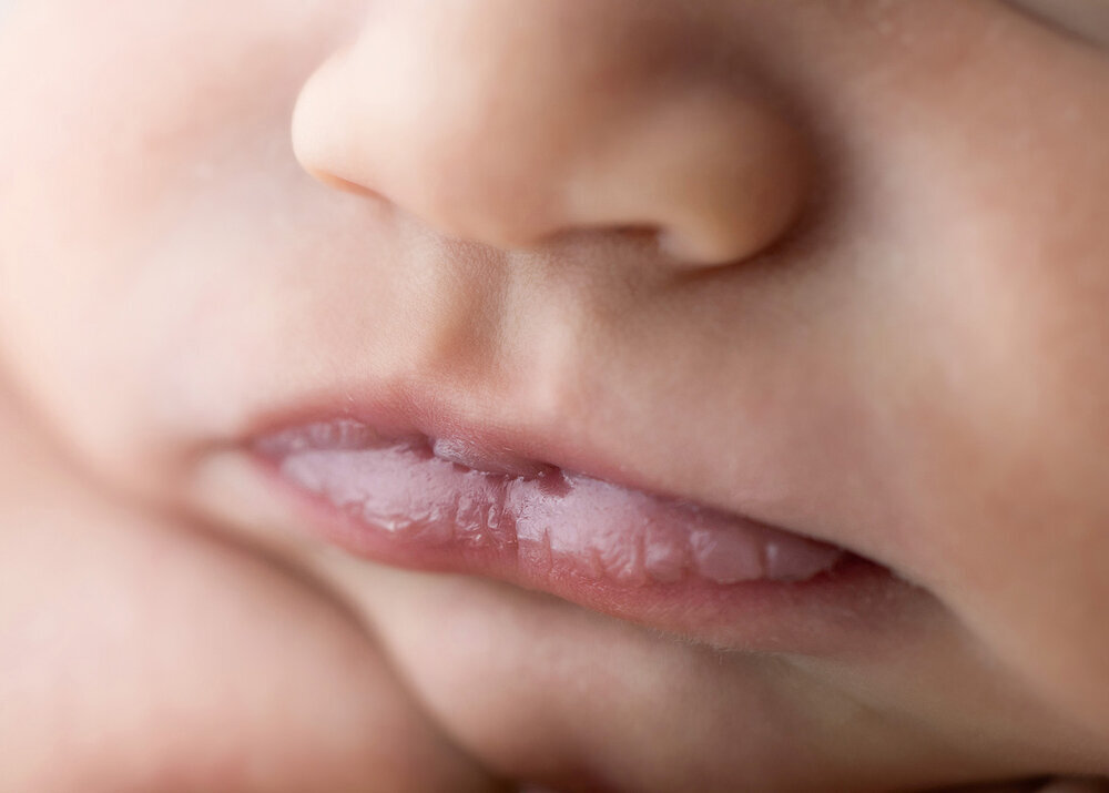 NEWBORN_BABYLIPSMACROCLOSEUPSHOT