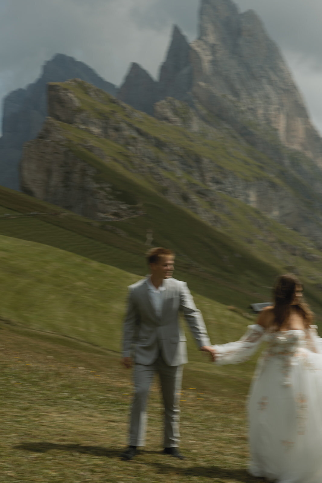 destination-wedding-elopement-photographer-italy-dolomites-seceda-documentary-tanya-davids-photo-film-31