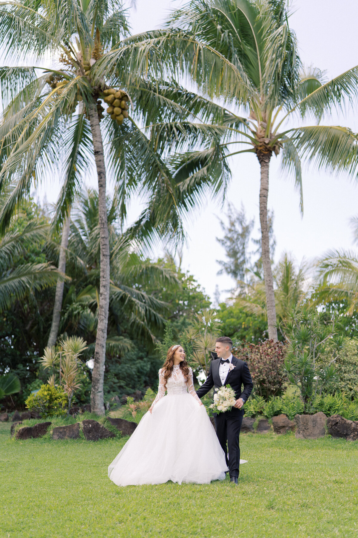 Loulu Palm Wedding Photographer Oahu Hawaii Lisa Emanuele-317