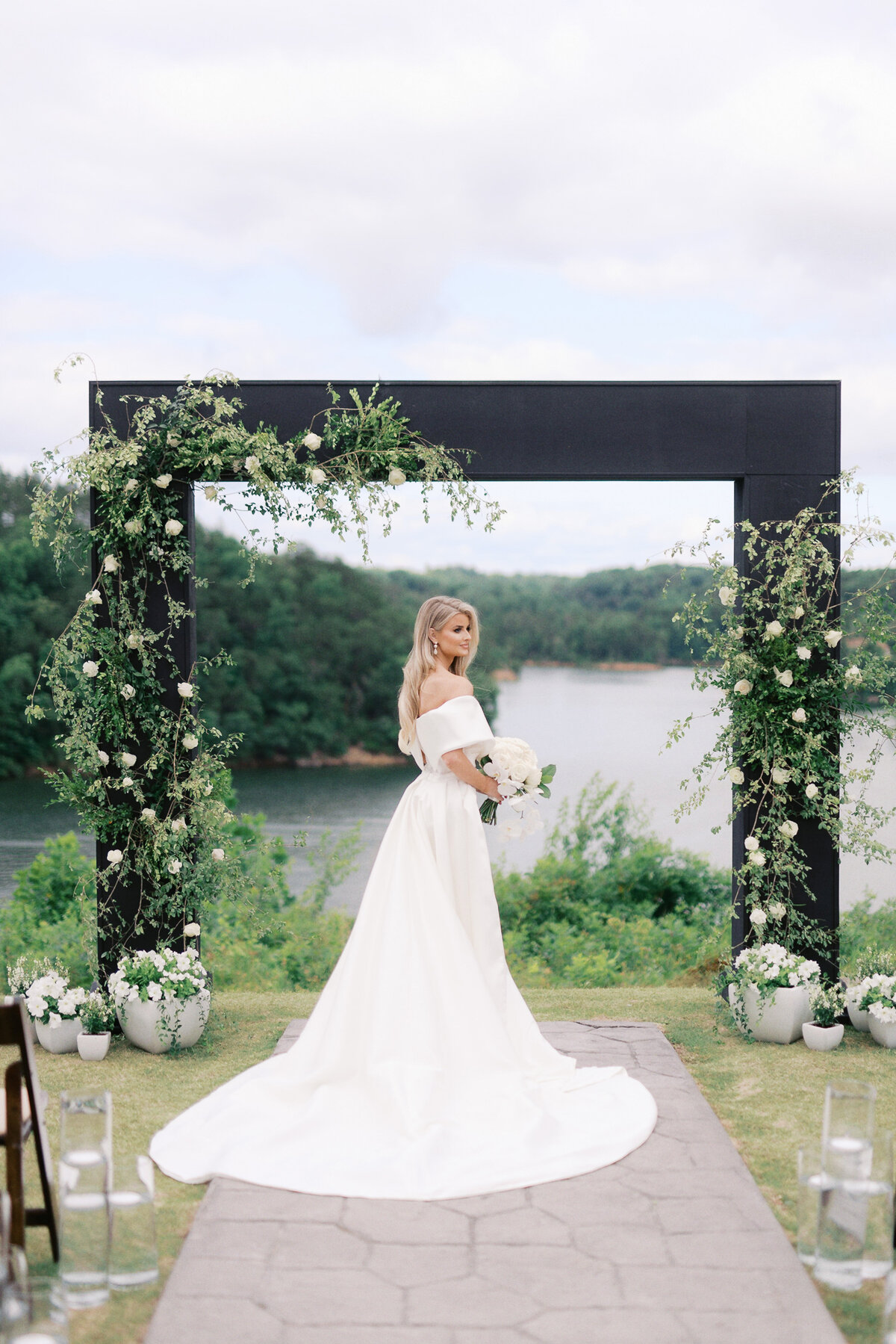 Barn at Smith Lake Wedding Photographer-57
