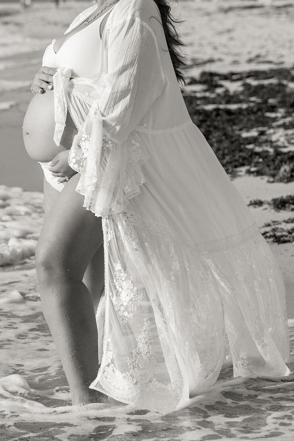 south-florida-maternity-beach-session-lace-robe-detail