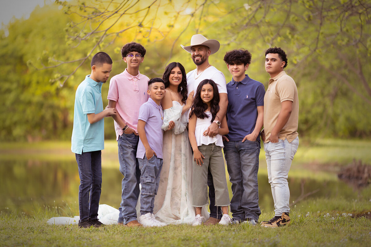 A heartwarming Dallas family photography session by a Dallas family photographer, featuring a family of eight in the park.