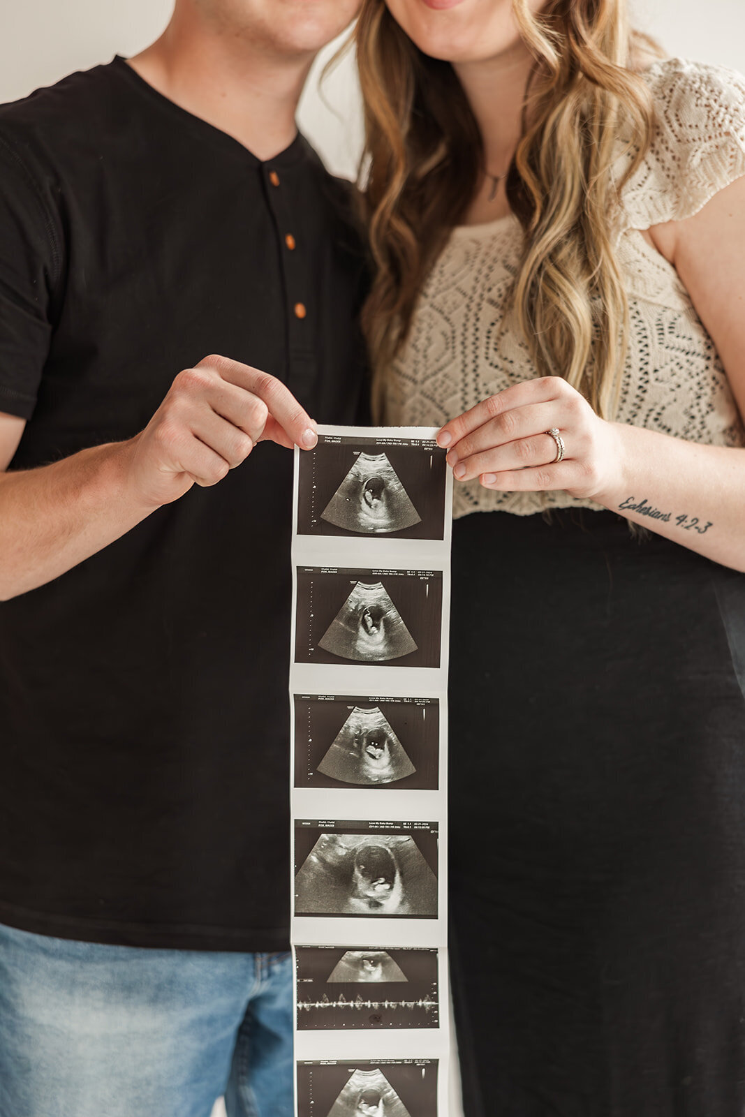 Announcement Photos 2024_Alexis Fox Photography + studio + Pregnancy Annoucement + Fortville + Indiana (26 of 29)