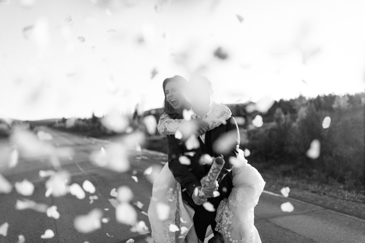 autumn-wedding-kiruna-lapland-photographer-elopement-björkliden-bröllop-bröllopsfotograf_10