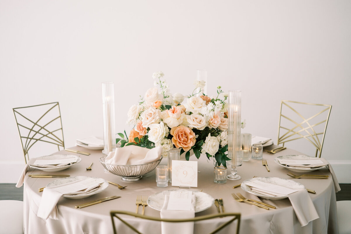 wedding-table-modern-romatnic-elegant-newport