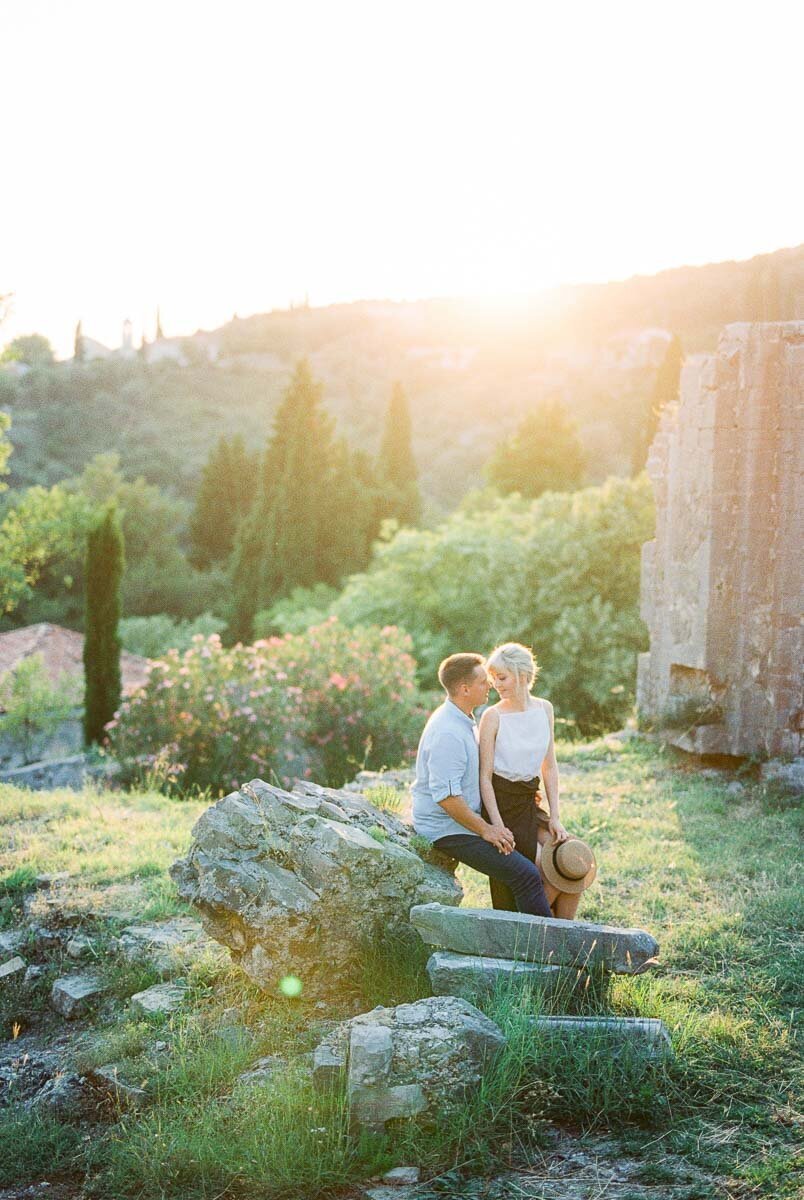 Engagement 1200px-1126