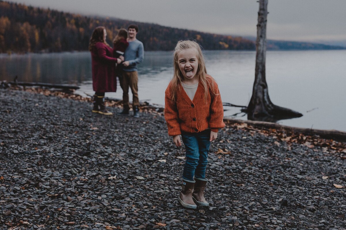 9L0A1370Alaska_EklutnaLake_FamilySession