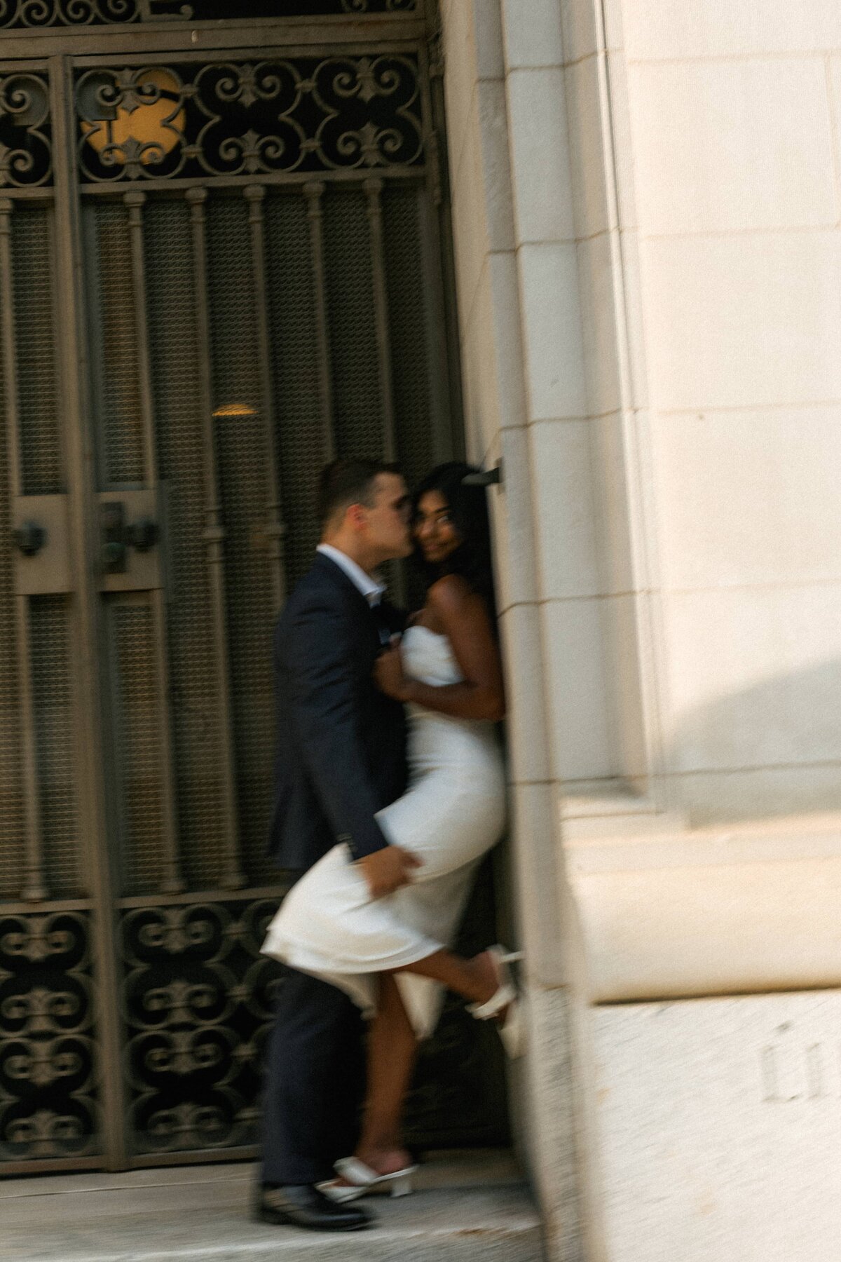 Romantic wedding portraits in Paris 