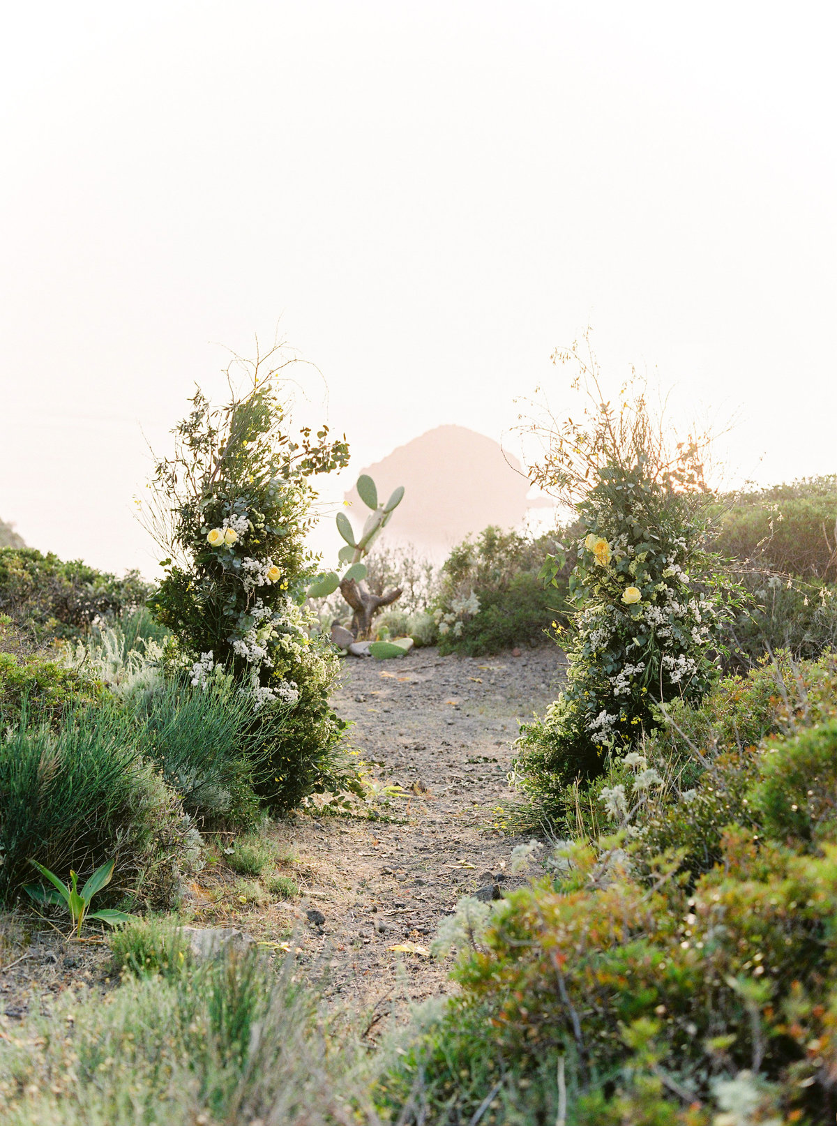 yana-schicht_principe-di-salina_italy-sicily-fine-art-film-wedding-photographer_099