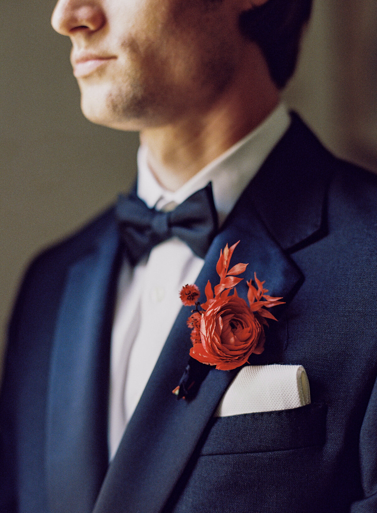 max-owens-design-new-orleans-florist-05-red-boutonniere