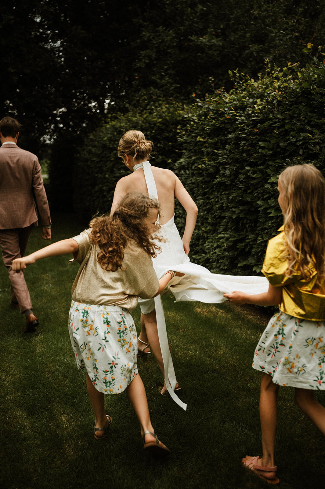 Herentals, salon weddings, moody, authentiek, alternatief trouwen,bruid, 2026, elopent, intiem, spontaan, tijdloos, trouwfotograaf, antwerpen - diner & dessert-1