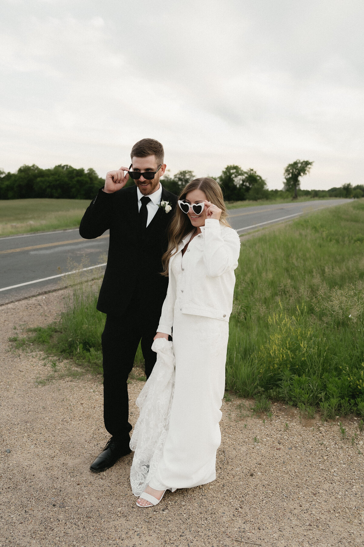 la-pointe-wedding-somerset-wisconsin-documentary-true-to-tone-midwest-photographer