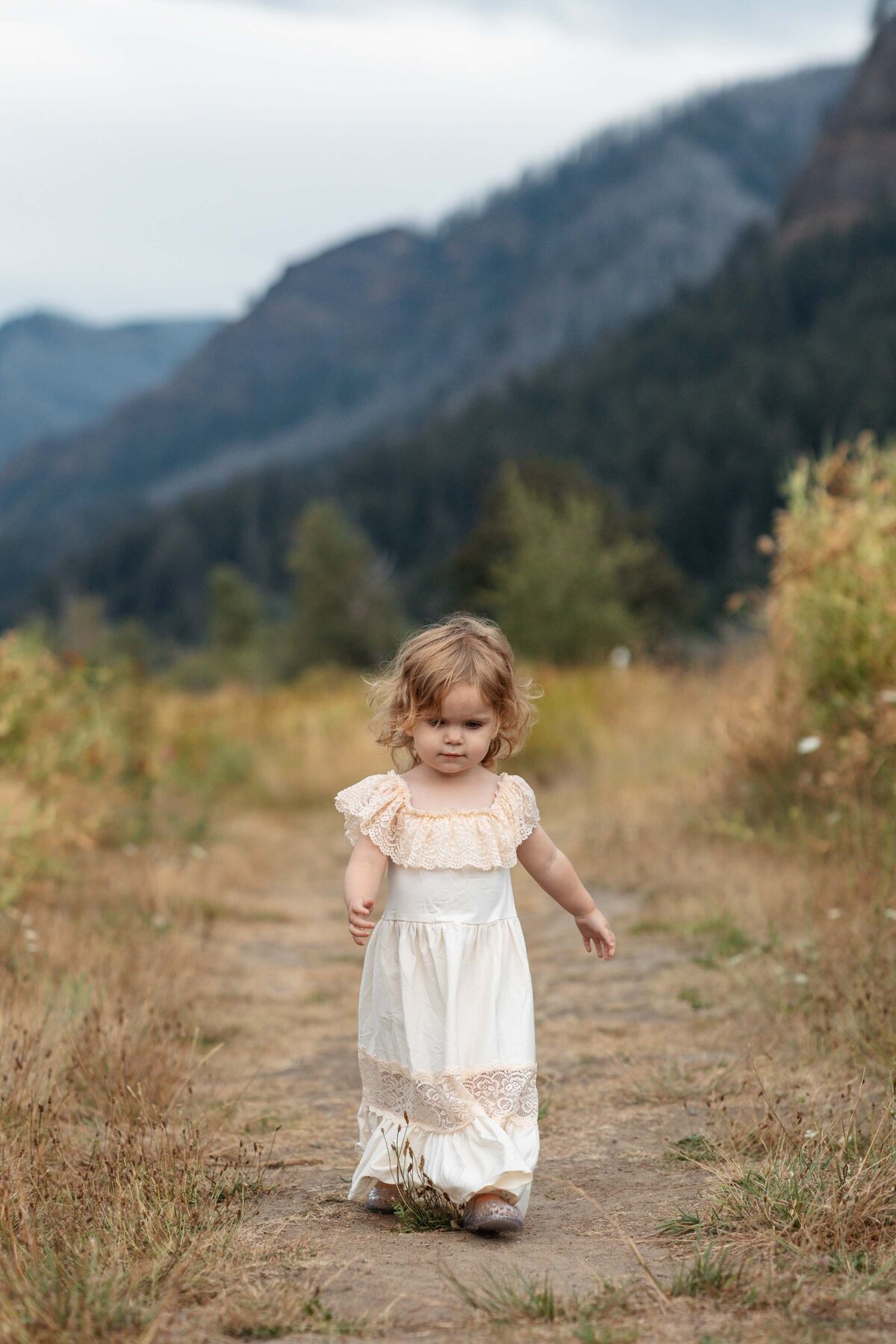 columbia-river-gorge-maternity-portraits-hamilton-island-22
