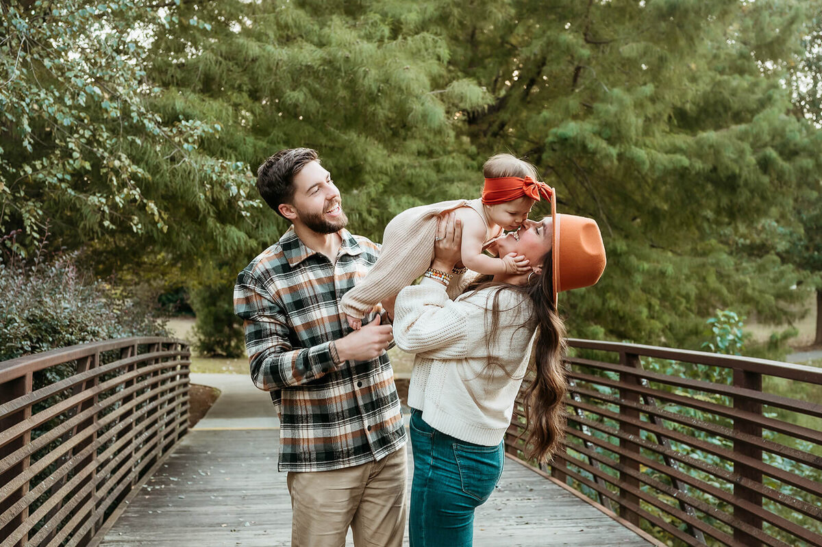 family-on-bridge-charlotte-nc-fall-sunset-park