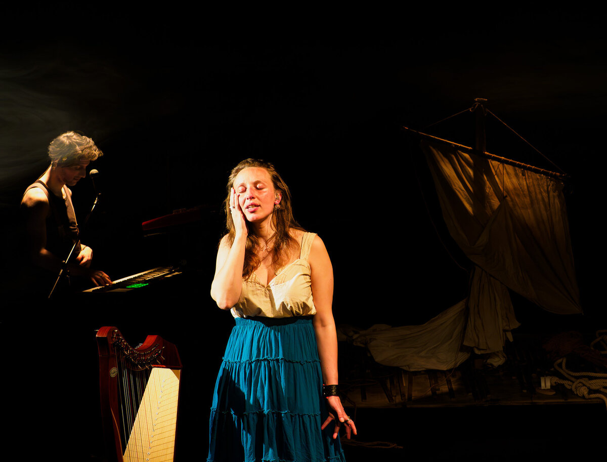 MATTEA Idée originale, interprétation Alexandra Lacour : texte Laura Léoni : mise en scène Sébastien Bonnabel : concept musical et sonore Alexandra Lacour, Ulysse Chaffin_4080060-Enhanced-NR