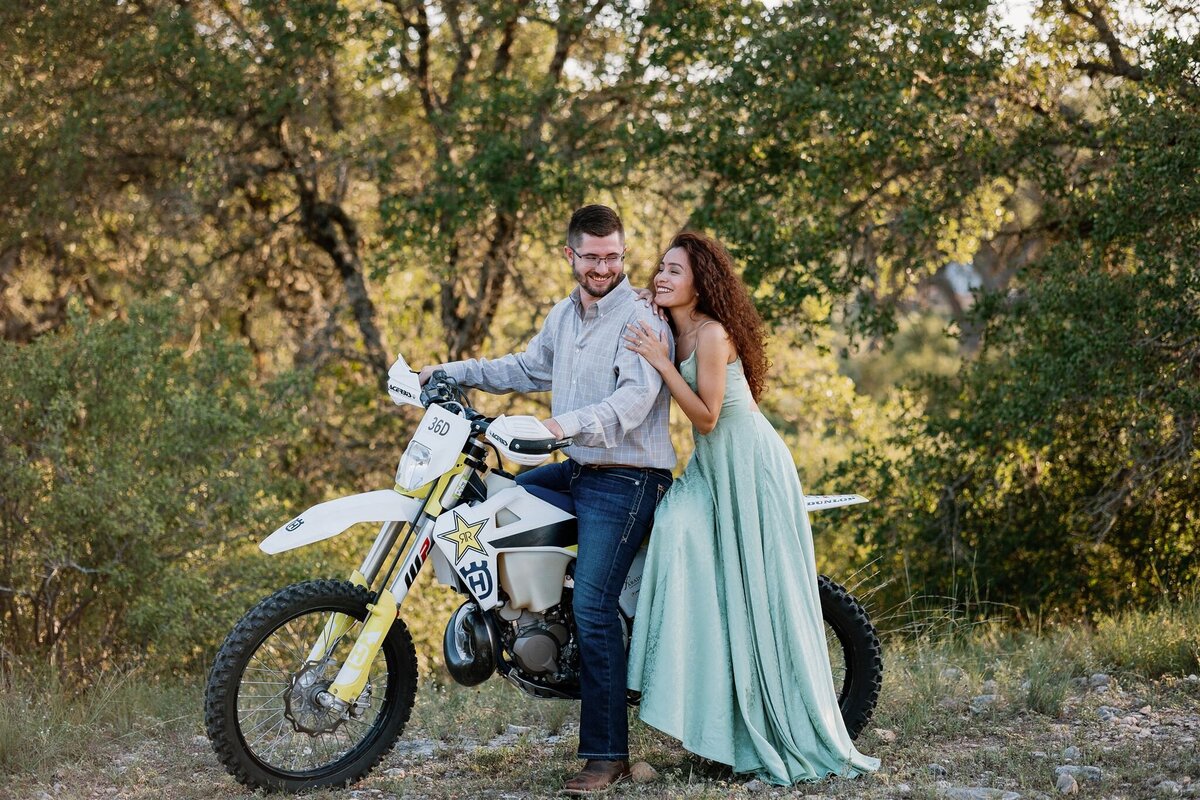 hill-country-engagement-session-leah-thomason-photography-2