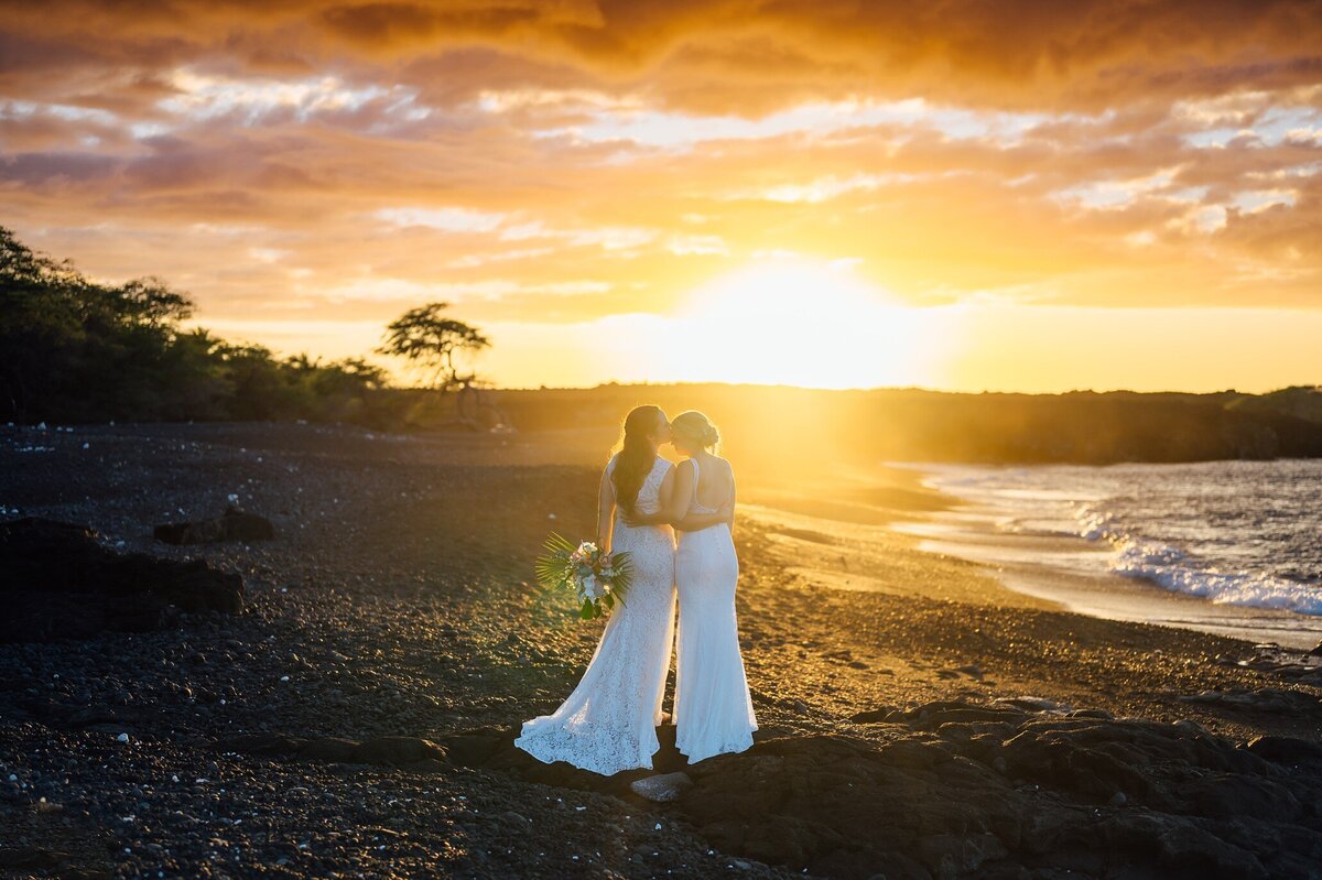 kiholo-black-sand-beach-elopement_0108