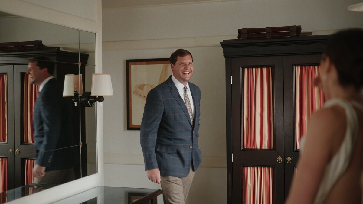 Groom's reaction during the first look.