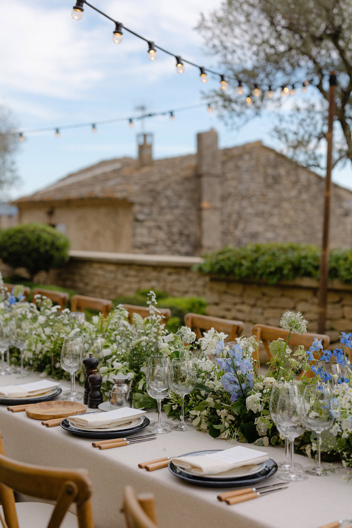 Floral tablescape outdoor wedding reception