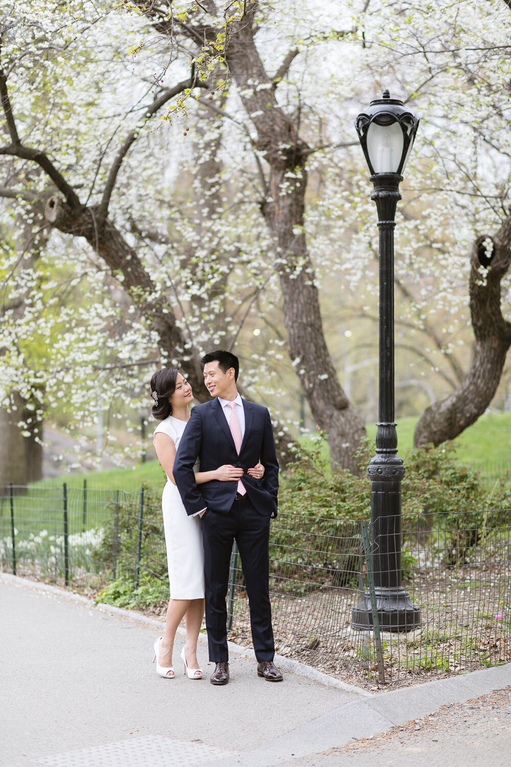 central-park-cherry-blossoms-engagement-photos-4