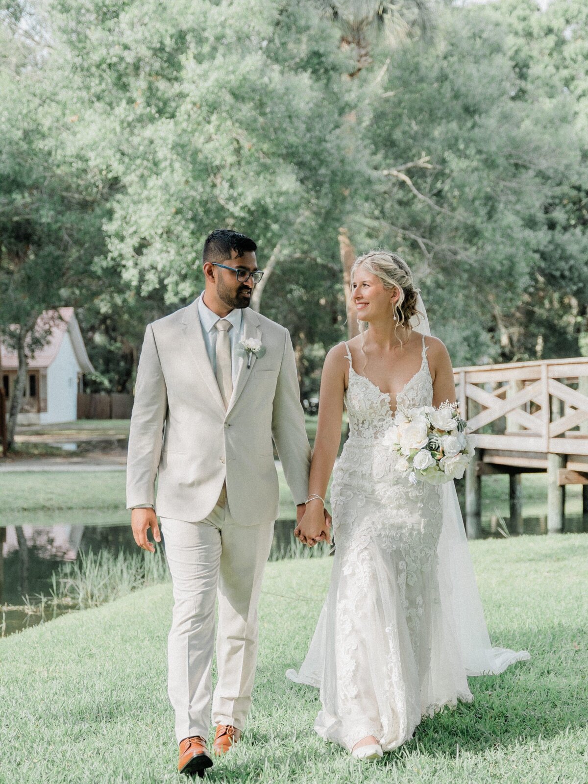 Orlando based Wedding and engagement photo studio