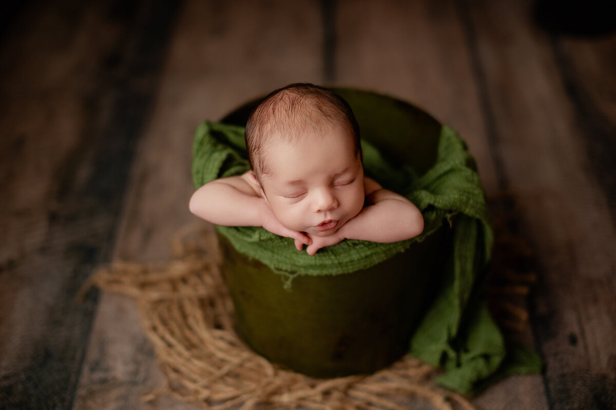 NW Arkansas newborn portrait studio, get newborn photos taken near me, NWA baby photographer
