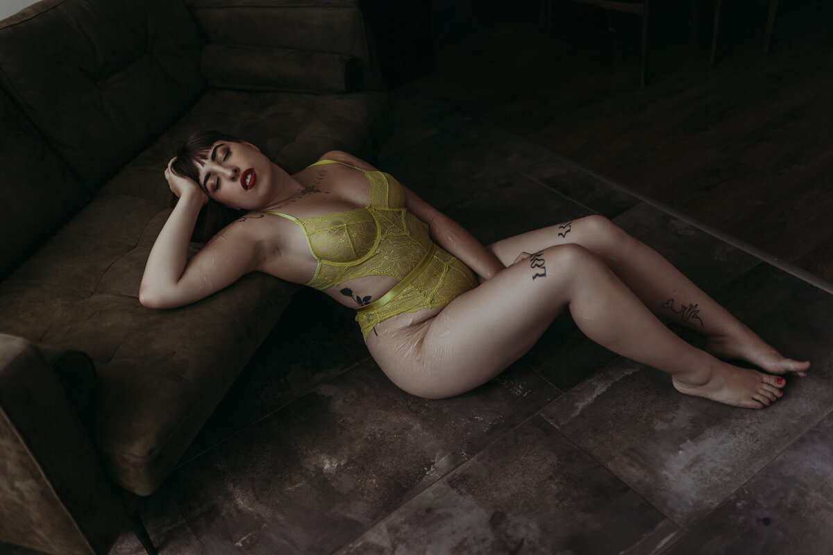 boudoir-fotoshoot-geel-lingerie--3