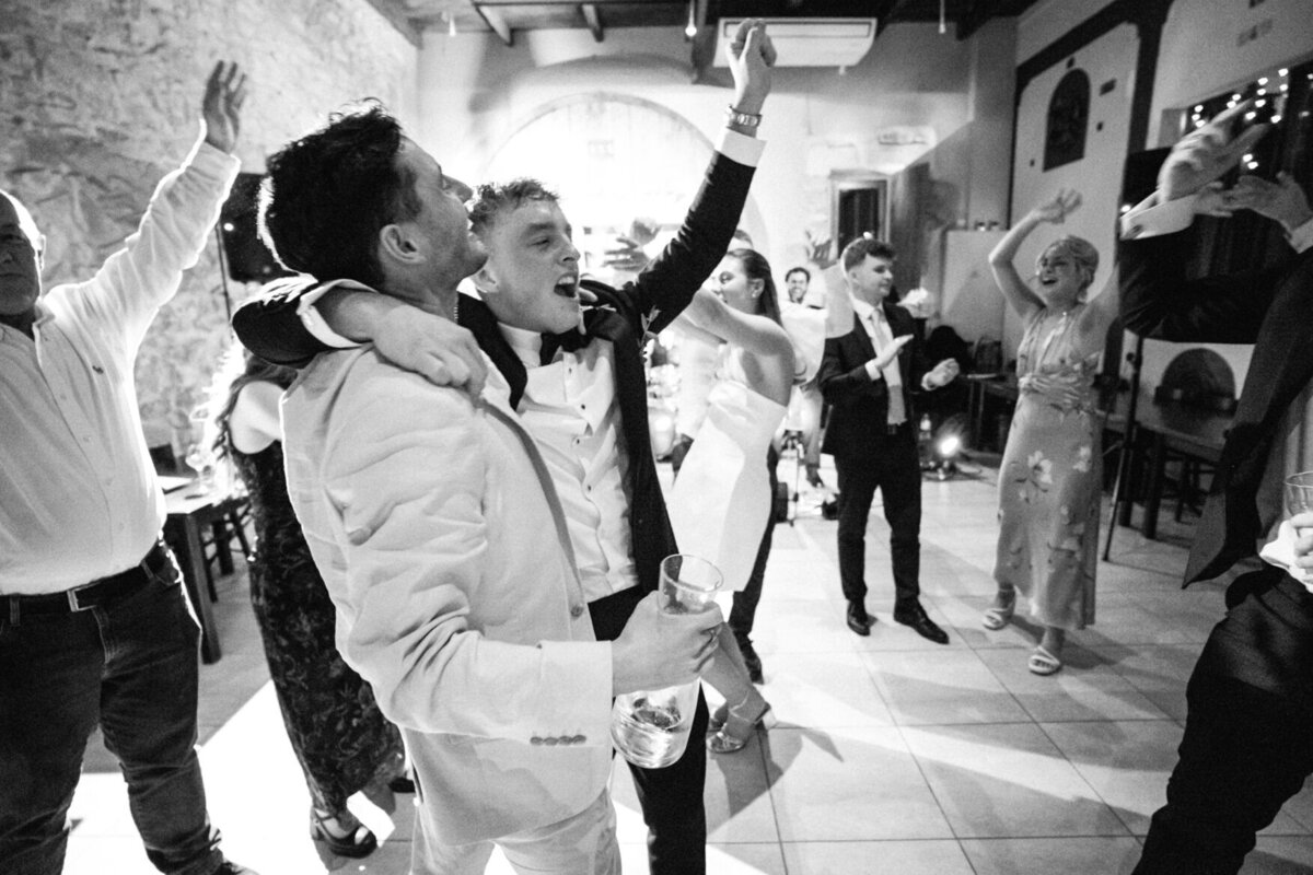 destination-wedding-first-dance-chateau-courtyard2