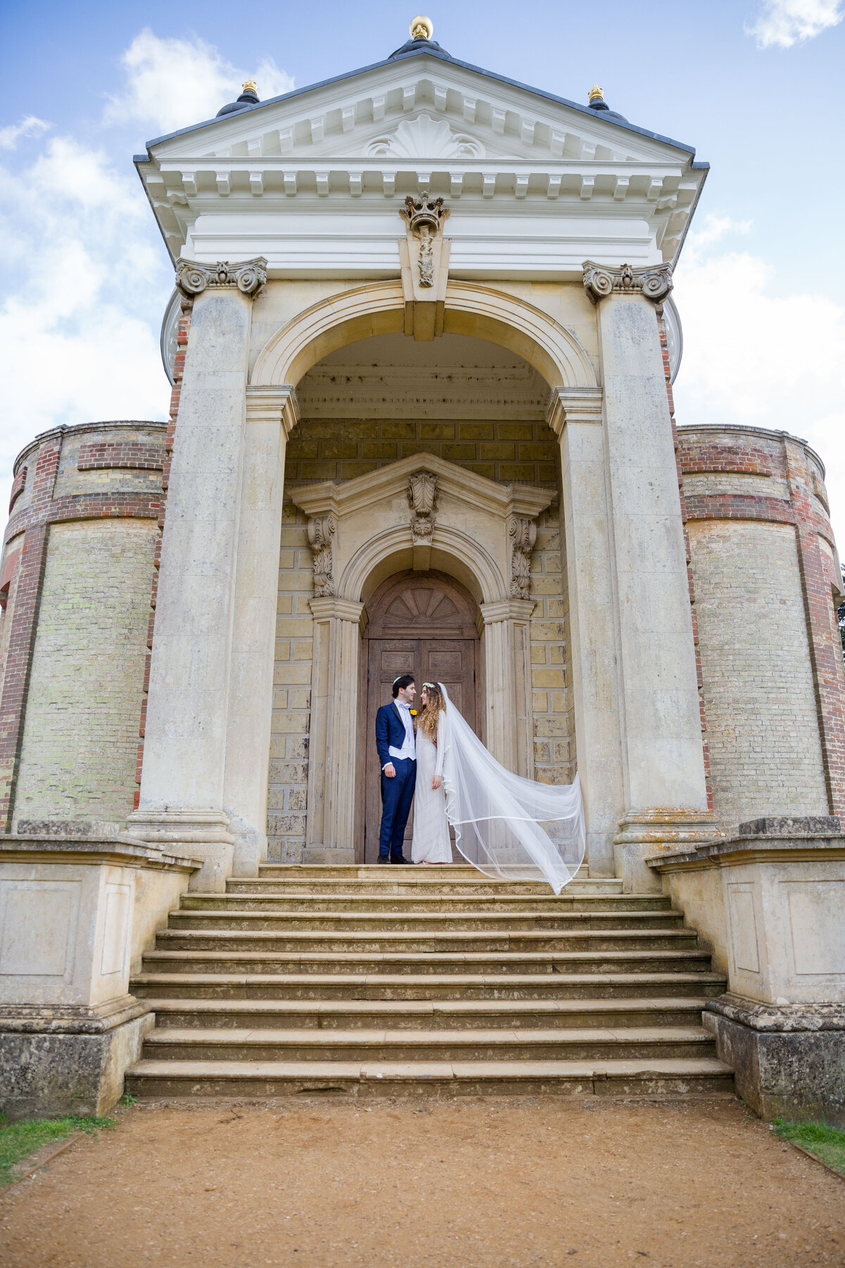 Bride and Groom kissing in the grounds of Wrest Park