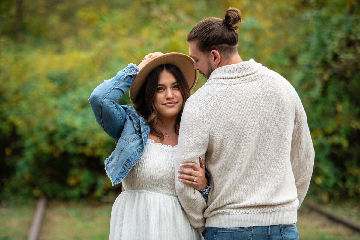bride-to-be_engagement_photo_outdoors