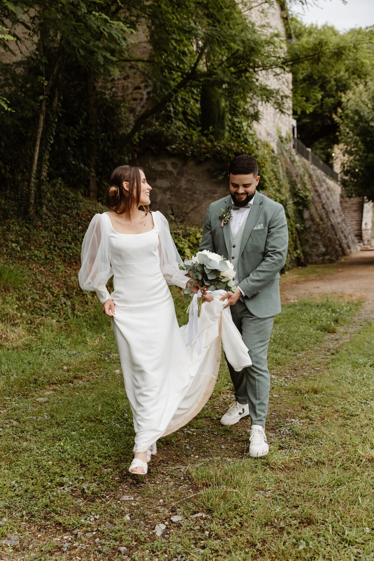 Fanny-et-Jeffrey-mariage-couple-exterieur7