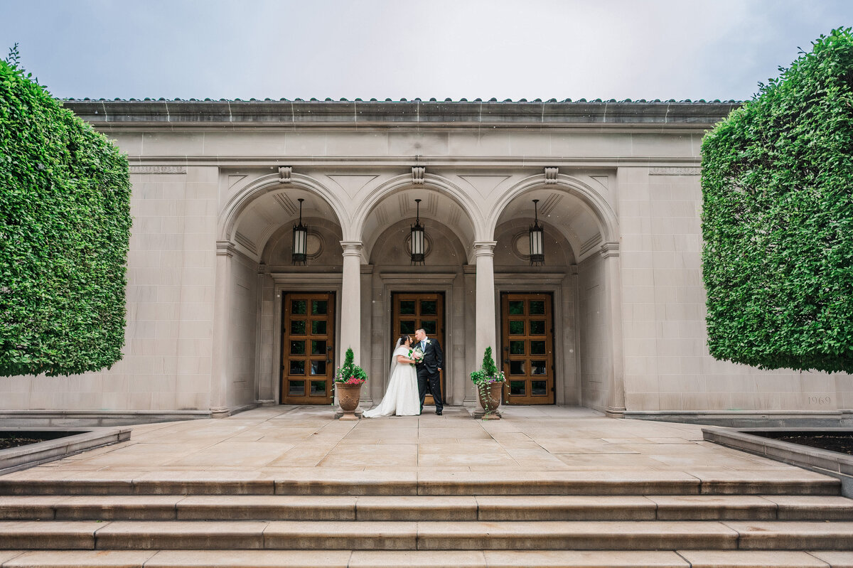 wedding couple in front of the Frick Museum