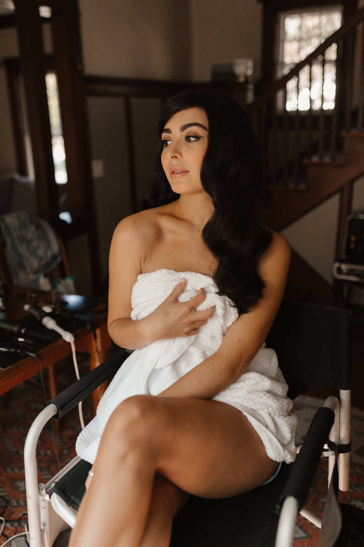 erica-renee-beauty-hair-and-makeup-duo-traveling-elopement-brunette-vintage-waves-editorial-getting-ready-boudoir