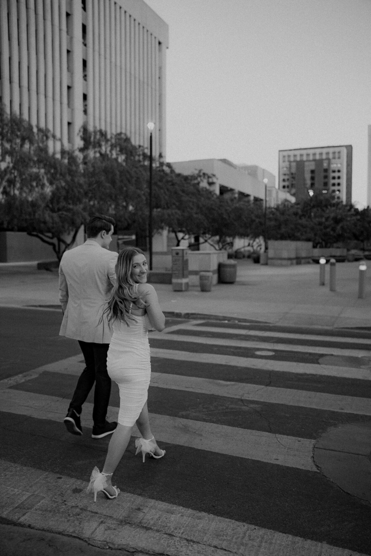 Downtown-Phoenix-Engagement-Session-Phoenix-Arizona-Engagement-Photos-09