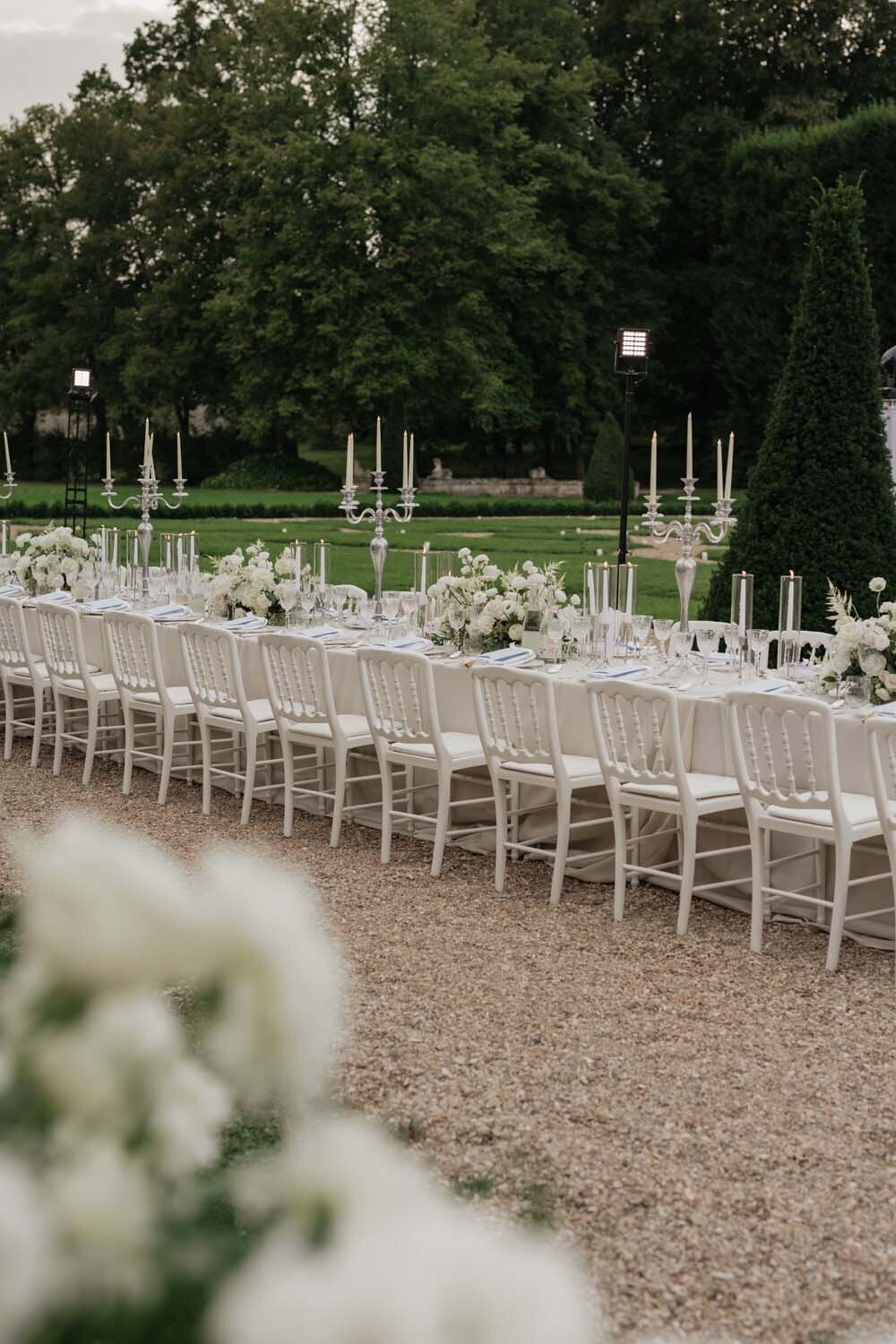 white luxury romance at chateau de Villette for Hannah & dylan Barbour wedding in Paris - Floarl designer Veronique lORRE9