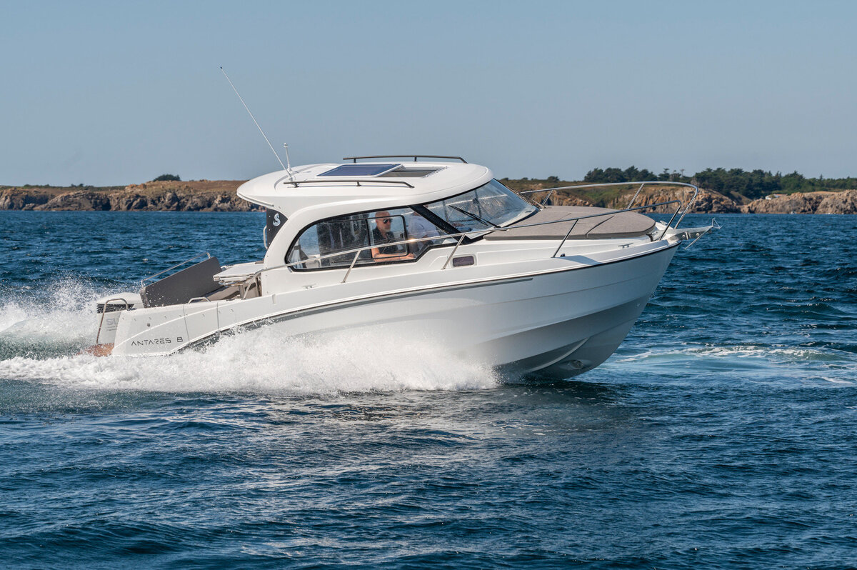 Beneteau-Antares-8-1