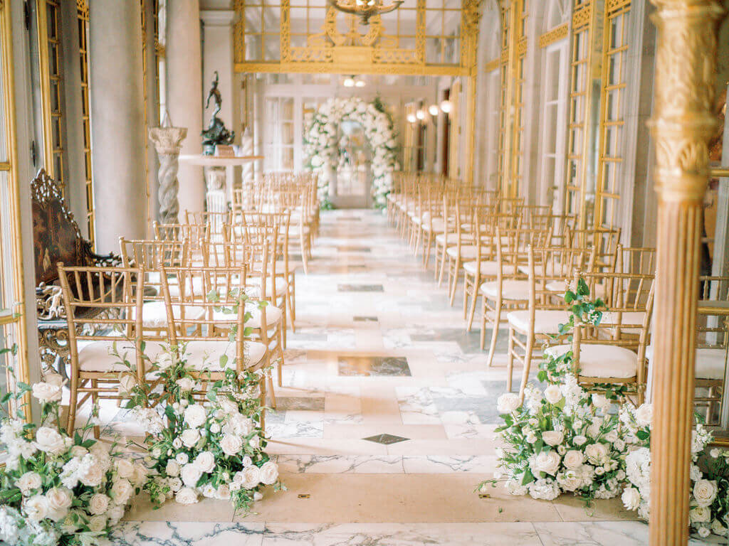 carolina-tyler-wedding-ceremony-larz-anderson-house-springvale-floral