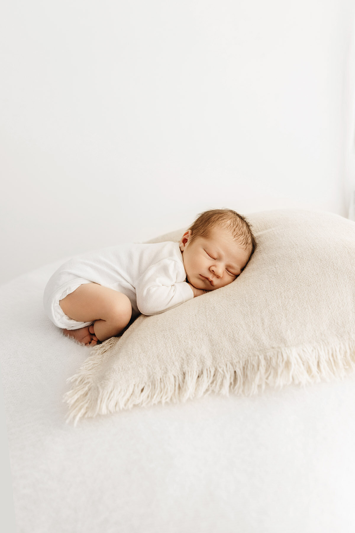 Abu-dhabi-newborn-photographer-dubai-baby-photography-1