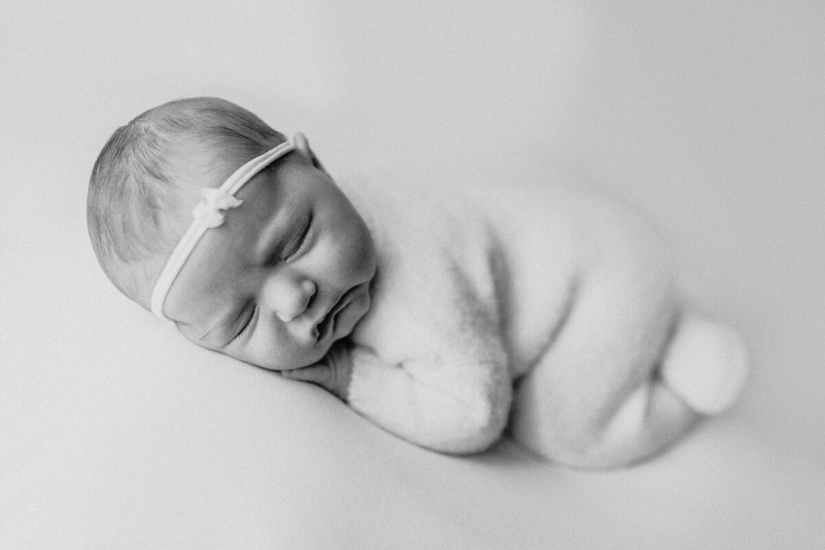 Fargo baby newborn Photo Shoot Photographer-2