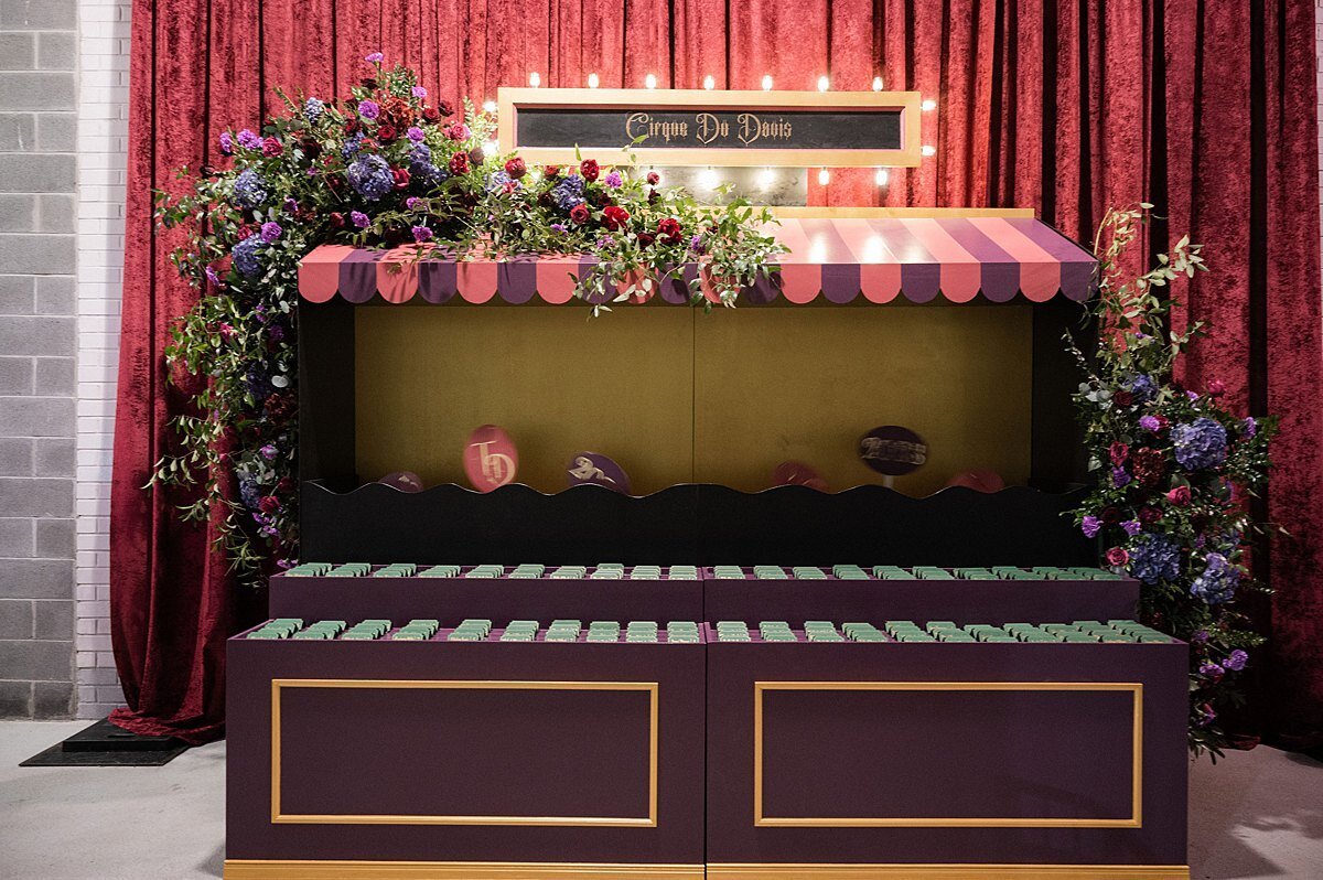 cirque-de-soleil-themed-escort-table